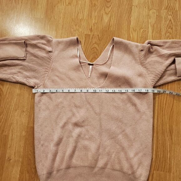 Free People Gingersnap Sweater sz Medium in Pink - Picture 9 of 11